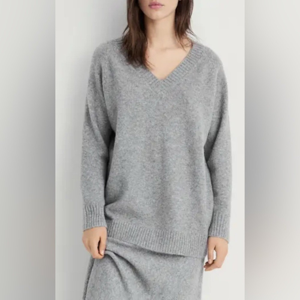 ATHLETA Cashmere‎ Sweater Wool Women's Gray V-Neck Top Long Sleeve Small Jumper